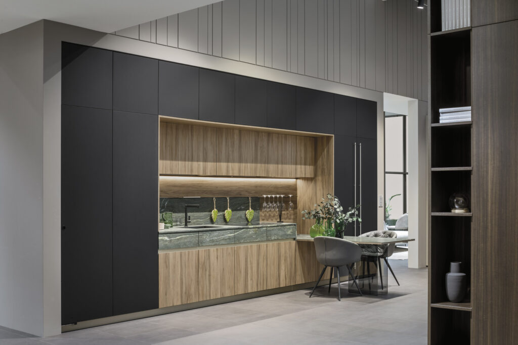 Cucina moderna in grigio e legno - Cucina moderna